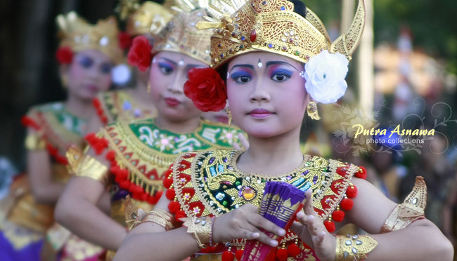 Balinese Kid Dancers